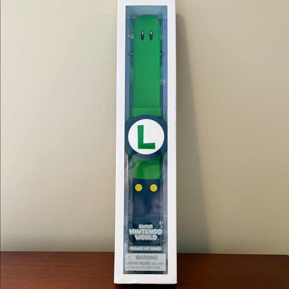 Super Nintendo World Power Up Wristband Luigi unlinked